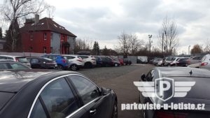Parkoviště u letiště v Praze